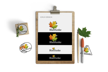 Foto von der Logoerstellung mit Variationen Blattfunke Monique Hartje Dresden